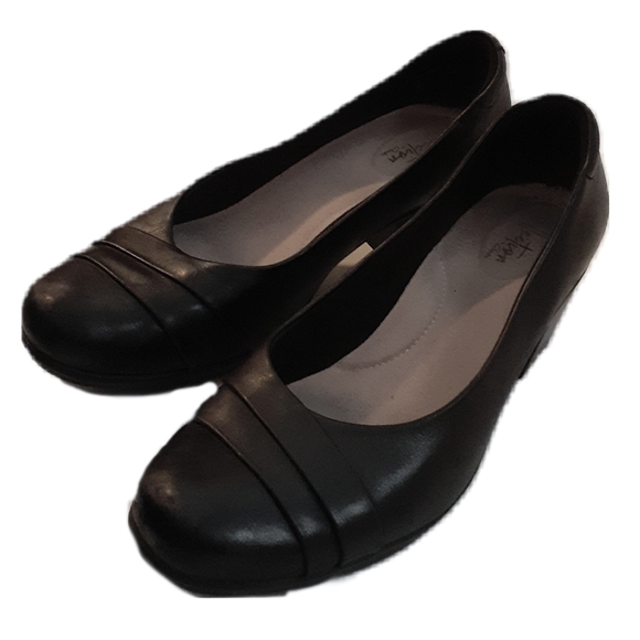 Clarks Chunky Heel Work Shoes - Picture 3 of 5